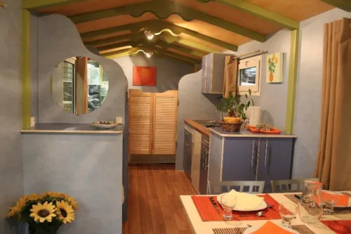 Accommodation - Gipsycar Arizona (Large Caravan) 18M² - image n°2 - CAMPING LE CHASSEZAC