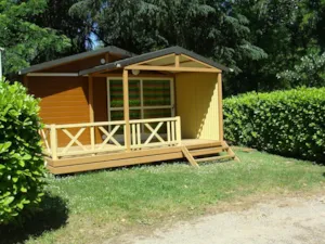 Locatif - Chalet - 2 chambres - 35m² - terrasse en bois - CAMPING LE CHASSEZAC
