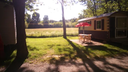 Accommodation - Gipsycar Arizona (Large Caravan) 18M² - image n°1 - CAMPING LE CHASSEZAC