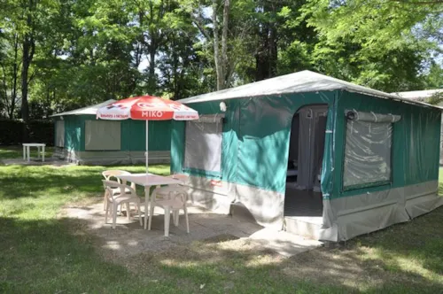 Accommodation - Canvas Bungalow 2 Bedrooms - Paved Terrace - image n°2 - CAMPING LE CHASSEZAC