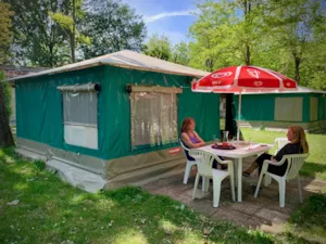 Locatif - Bungalow toilé - 2 chambres - Terrasse dallée - CAMPING LE CHASSEZAC