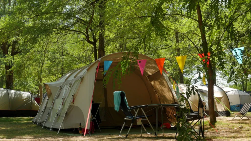 Emplacement - Emplacement + Véhicule - CAMPING LE CHASSEZAC