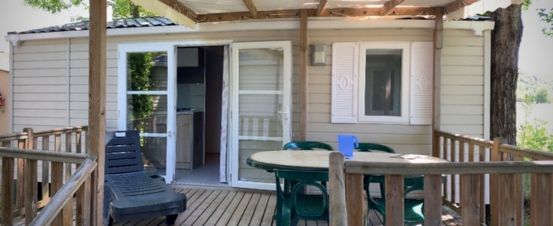 Mobilheim COSY – 2 Schlafzimmer – Klimaanlage – Überdachte Holzterrasse