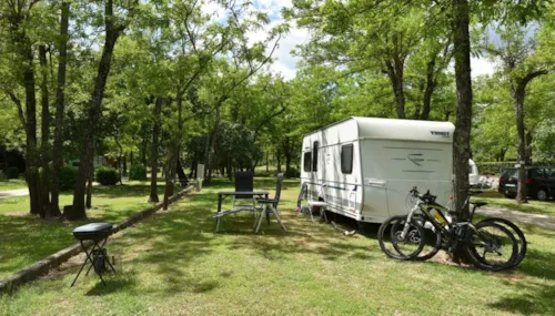 Kampeerplaats(en) - Kampeerplaats Caravan / Tent/Electricity 10 Amp/ Minimun 7 Night To Reserve/ Check In  6 Pm Maxi - image n°5 - Camping Beau Rivage