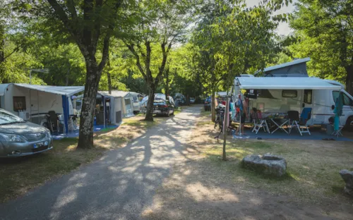 Emplacement - Emplacement Camping  Forfait 2 Pers /Electricité/ Heure D'arrivée Maximale 18H00 - image n°8 - Camping Beau Rivage