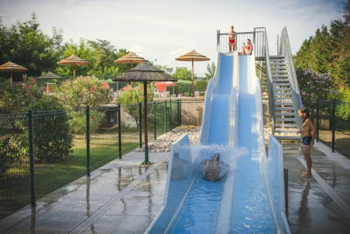 Emplacement - Emplacement Camping  Forfait 2 Pers /Electricité/ Heure D'arrivée Maximale 18H00 - image n°10 - Camping Beau Rivage