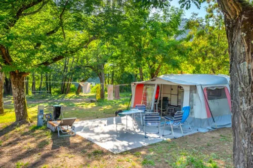 Emplacement - Emplacement Camping** - 100 M2 Electricité Incluse - image n°5 - Camping Arc en Ciel
