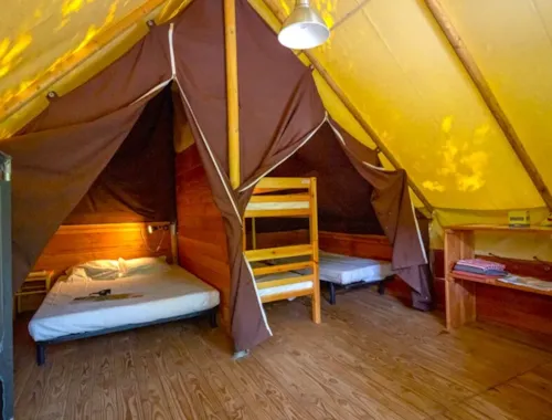 Mietunterkunft - Lodge Nature** -  4 Personen - 2 Schlafzimmer - Ohne Sanitäranlagen - image n°3 - Camping Arc en Ciel