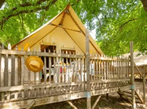 Huuraccommodatie(s) - Lodge Piloti** - 4 Personen - 2 Slaapkamers - Zonder Privé Sanitair - image n°1 - Camping Arc en Ciel