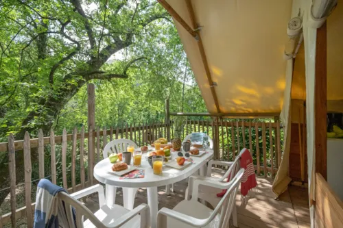 Huuraccommodatie(s) - Lodge Piloti** - 4 Personen - 2 Slaapkamers - Zonder Privé Sanitair - image n°2 - Camping Arc en Ciel