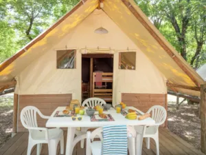 Locatif - Lodge Nature** - 5 personnes - 2 chambres - Sans sanitaire - Camping Arc en Ciel