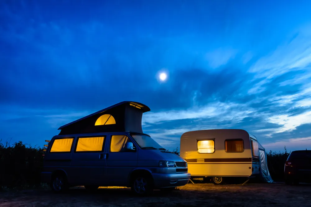 Emplacement - Emplacement 2 Trèfles - Electricité - Van Aménagé - Camping Arc en Ciel