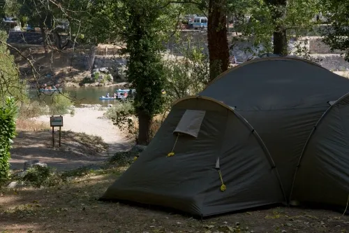Emplacement - Emplacement Confort (2Personnes+1Voiture+1Tente/Caravane)-Électricité 10A Incluse Du 05/07 Au 23/08 - image n°2 - Camping Le Clapas