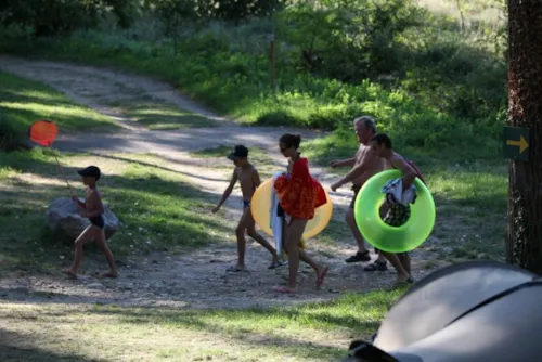 Emplacement - Emplacement Confort (2Personnes+1Voiture+1Tente/Caravane)-Électricité 10A Incluse Du 05/07 Au 23/08 - image n°10 - Camping Le Clapas