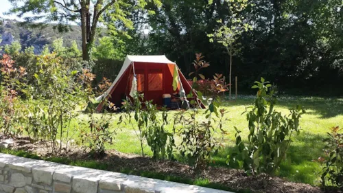 Emplacement - Emplacement Confort (2Personnes+1Voiture+1Tente/Caravane)-Électricité 10A Incluse Du 05/07 Au 23/08 - image n°3 - Camping Le Clapas