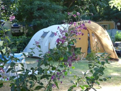 Emplacement - Emplacement Confort (2Personnes+1Voiture+1Tente/Caravane)-Électricité 10A Incluse Du 05/07 Au 23/08 - image n°7 - Camping Le Clapas
