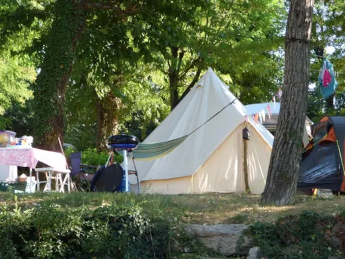 Emplacement - Emplacement Confort (2Personnes+1Voiture+1Tente/Caravane)-Électricité 10A Incluse Du 05/07 Au 23/08 - image n°8 - Camping Le Clapas