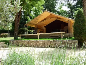 Locatif - Vermietung Lodge Zelt D - 2 Zimmer / Terrasse (ohne sanitärausstattung) - Camping Le Clapas