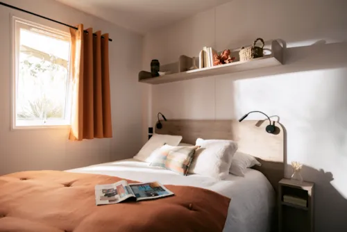 Accommodation - Mobil-Home Premium Irm Super Mercure Riviera D - image n°4 - Camping Le Clapas