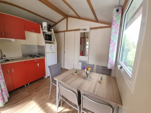 Huuraccommodatie(s) - Chalet Morea Airconditioning + Tv 5 Personen - image n°2 - Camping le Verger de Jastres