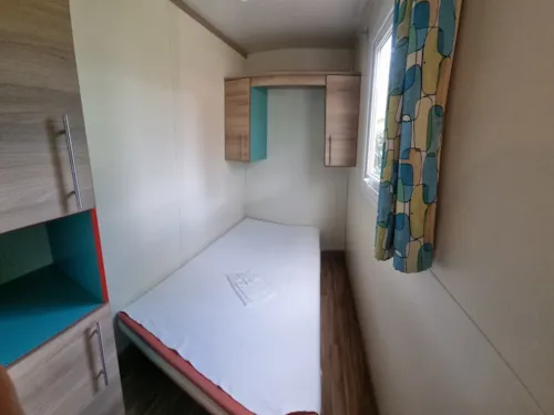 Mietunterkunft - Klimatisiertes Chalet Lagon 1/6 Pers. - image n°6 - Camping le Verger de Jastres