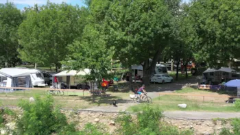 Stellplatz - Stellplatz Zelt - Wohnwagen Fahrzeug / Wohnmobil - Camping le Verger de Jastres