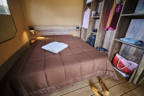 Accommodation - Lodge Tent Kenya On Stilts 1/5 P - image n°3 - Camping le Verger de Jastres