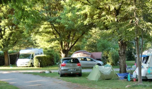 Pitch - Pitch For 2 People + 1 Vehicle Or Camper Van + Tent Or Caravan - image n°3 - CAMPING DE BELOS