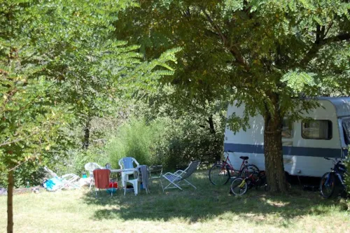 Pitch - Pitch For 2 People + 1 Vehicle Or Camper Van + Tent Or Caravan - image n°2 - CAMPING DE BELOS