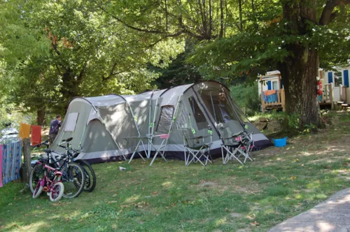 Pitch - Pitch For 2 People + 1 Vehicle Or Camper Van + Tent Or Caravan - image n°6 - CAMPING DE BELOS