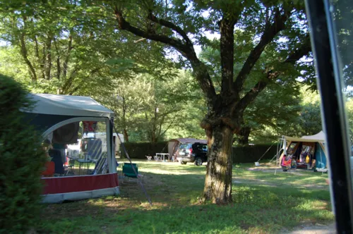 Pitch - Pitch For 2 People + 1 Vehicle Or Camper Van + Tent Or Caravan - image n°7 - CAMPING DE BELOS