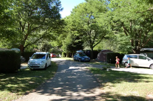Pitch - Pitch For 2 People + 1 Vehicle Or Camper Van + Tent Or Caravan - image n°10 - CAMPING DE BELOS