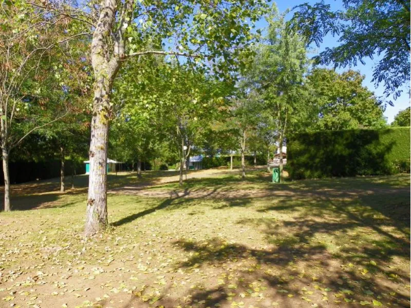 Emplacement - Emplacement 2 À 6 Personnes : Électricité, Eau (Vidange, Remplissage) Inclus - Camping du Bas Larin