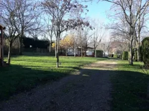 Emplacement - TARIF 1 PERSONNE-1 NUIT MAX- 2 ROUES - Camping du Bas Larin