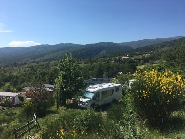 Forfait Privilège - Emplacement Tente, Caravane Ou Camping-Car (1 Voiture / Électricité) + Point Eau