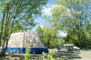 Stellplatz - Stellplatz Komfort (1 Zelt, Wohnwagen, Wohnmobil / 1 Auto / Strom ) - Flower Camping Les Hauts de Rosans