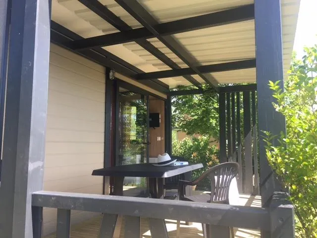 Chalet Confort "Nouméa" + Clim _25M² - (Modèle 2) 2 Chambres  + 12M² Terrasse Couverte  + Tv