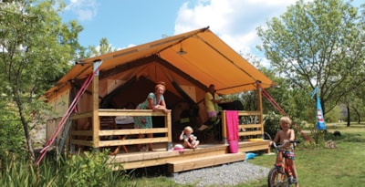Tent Confort "Lodge" 30m² - 2 bedrooms - without toilet blocks - sheltered terrace