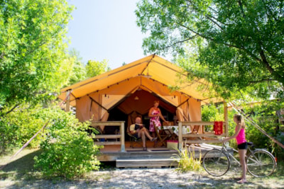 Tent Confort "Lodge" 30m² - 2 bedrooms - without toilet blocks - sheltered terrace