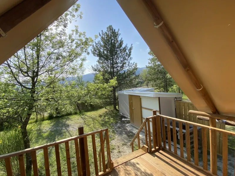 Cabane Standard "Amazone" 30M² - 2 Chambres - Terrasse + Sanitaire Privé