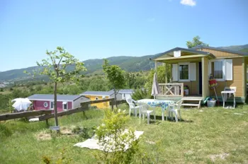 Mietunterkunft - Chalet Standard "Trianon" 27M²- 2 Zimmer - Terrasse - Flower Camping Les Hauts de Rosans