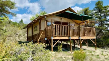Mietunterkunft - Lodge Confort "Paillotte" 35M² - 2 Zimmer + Sanitäranlagen - Überdachte Terrasse - Flower Camping Les Hauts de Rosans