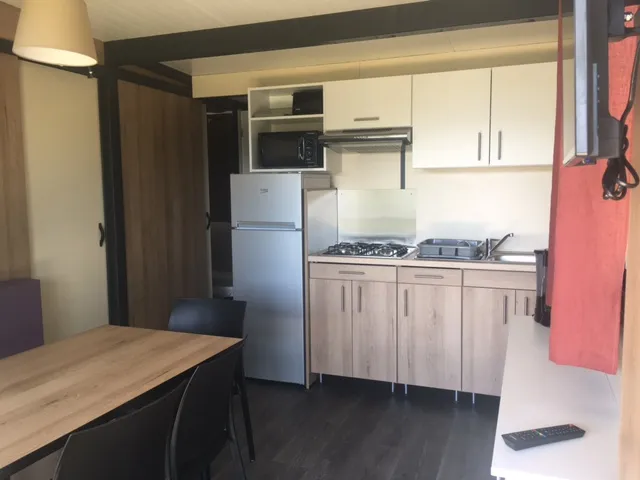 Chalet Confort "Nouméa" + Clim _25M² (Modèle 1) - 2 Chambres  + 12M² Terrasse Couverte + Tv