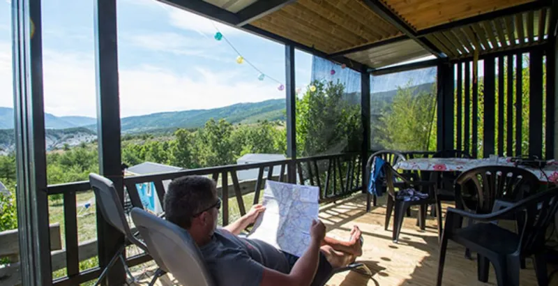 Chalet Confort "Nouméa" + Clim _25M² (Modèle 1) - 2 Chambres  + 12M² Terrasse Couverte + Tv