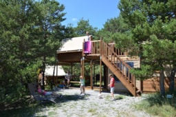 Location - Hébergement En Hauteur "Le Nid" 44M² - 3 Chambres - Terrasse - Flower Camping Les Hauts de Rosans