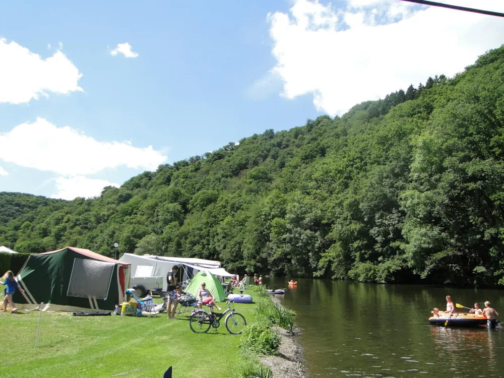 Pitch at the riverbank + car + Caravan / Tent / Trailer Tent + electricity