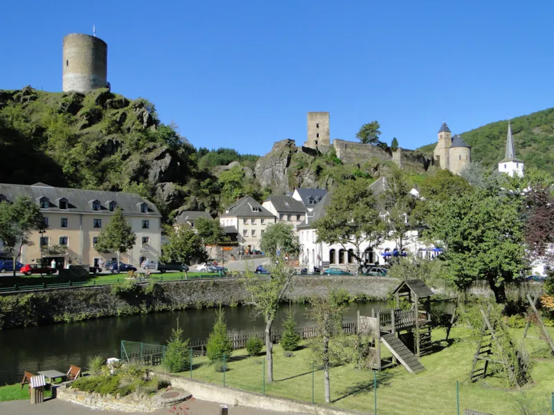 Emplacement Camping-Car + Électricité ( Pas Au Bord De L'eau )