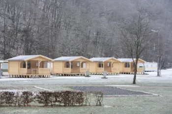 Mietunterkunft - Blockhütte L - Ohne Sanitäranlagen - 1 Auto Inklusive - Camping Kautenbach