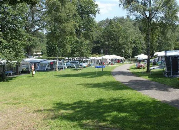 Emplacement Caravane + 1 Voiture Et 1 Persone