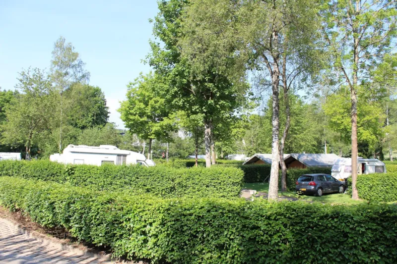 Emplacement Caravane + 1 Voiture Et 1 Persone